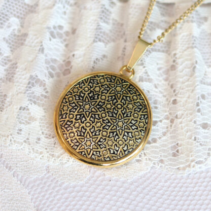 round damasquino pendant