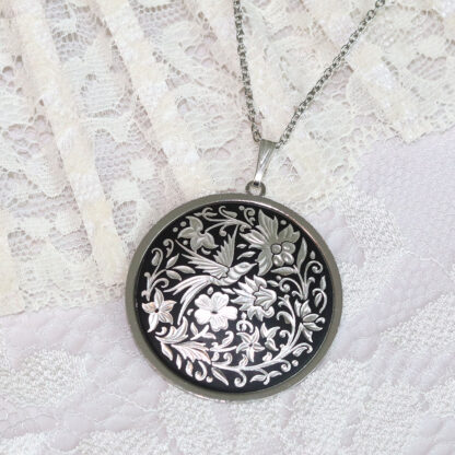 round damasquino pendant