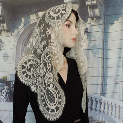 Elegant lace chapel veil